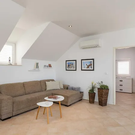 Odin - One-bedroom With Terrace And Sea View - 4 Apartman *